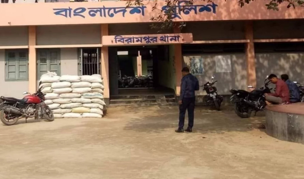 নতুন শাড়ি কিনে না দেওয়ায় তর্ক স্ত্রীর পিঁড়ির আঘাতে স্বামীর মৃত্যু 1763460751 নতুন শাড়ি কিনে না দেওয়ায় তর্ক, স্ত্রীর পিঁড়ির আঘাতে স্বামীর মৃত্যু
