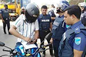 নাশকতা প্রতিরোধে আমিন বাজারে বসানো হলো পুলিশ চেকপোস্ট