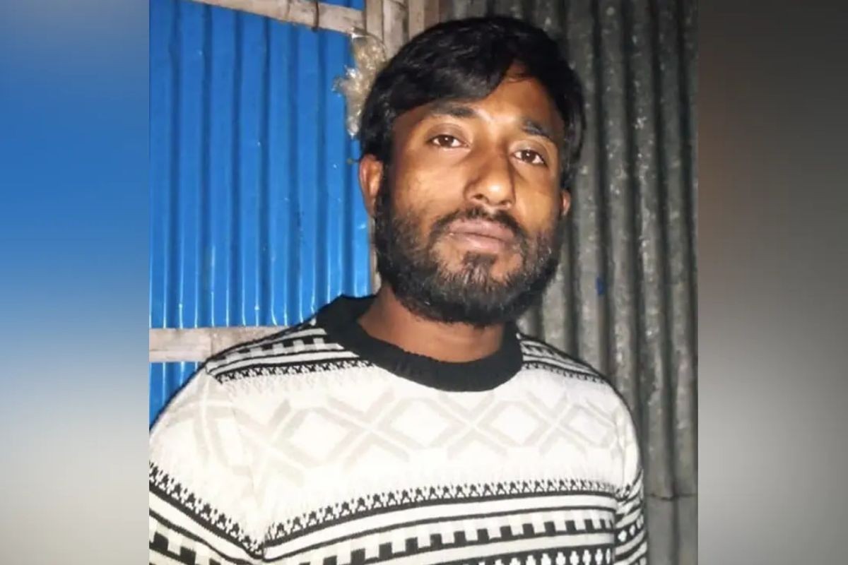নিজ বাড়ির সামনে যুবক ছুরিকাঘাতে নিহত
