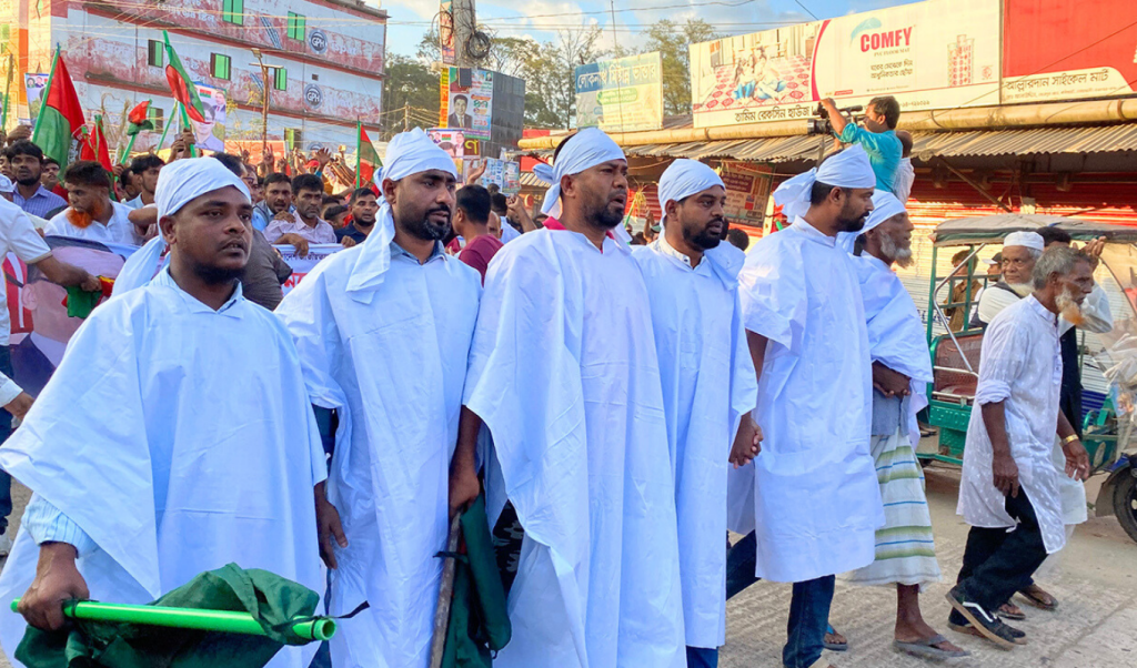 নোয়াখালী ৫ আসনে বিএনপির প্রার্থী পরিবর্তনের জন্য কাফনের কাপড় পরে বিক্ষোভ 1763556299 নোয়াখালী-৫ আসনে বিএনপির প্রার্থী পরিবর্তনের জন্য কাফনের কাপড় পরে বিক্ষোভ