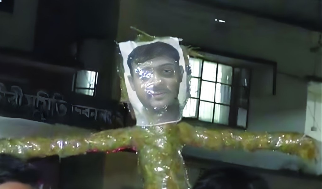 নোয়াখালীতে এনসিপি নেতা নাসীরুদ্দীন পাটওয়ারীর কুশপুত্তলিকা দাহ 3 নোয়াখালীতে এনসিপি নেতা নাসীরুদ্দীন পাটওয়ারীর কুশপুত্তলিকা দাহ 1762228045 নোয়াখালীতে এনসিপি নেতা নাসীরুদ্দীন পাটওয়ারীর কুশপুত্তলিকা দাহ