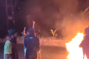 নোয়াখালীতে মধ্যরাতে ছাত্রলীগের বিক্ষোভ, সড়কে বিস্ফোরণ