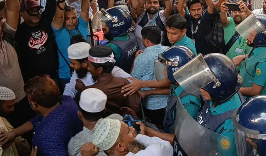 প্রদর্শনে পুলিশি লাঠিচার্জে আহত নন এমপিও শিক্ষক ৪ জন 1762689468 প্রদর্শনে পুলিশি লাঠিচার্জে আহত নন-এমপিও শিক্ষক ৪ জন