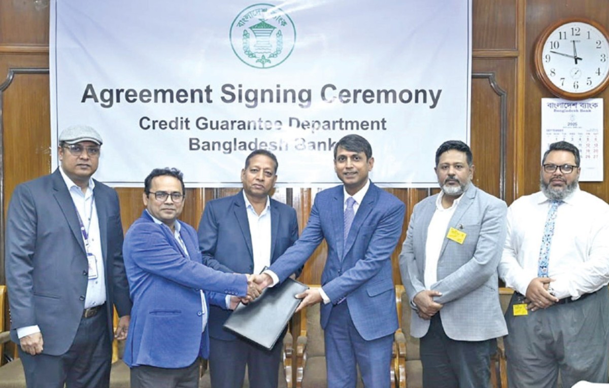 প্রিমিয়ার ব্যাংক ও বাংলাদেশ ব্যাংকের মধ্যে ক্রেডিট গ্যারান্টি স্কিম চুক্তি স্বাক্ষ