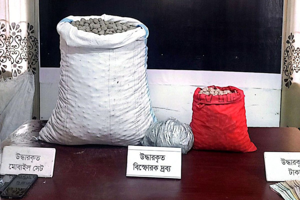 বগুড়ায় বিপুল পরিমাণ বিস্ফোরক উদ্ধার, গ্রেপ্তার তিনজন