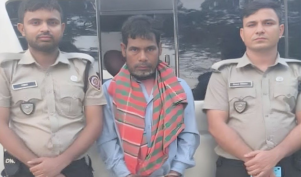 বগুড়ায় ১৩ কেজি গাঁজাসহ মাদক ব্যবসায়ী আটক 4 বগুড়ায় ১৩ কেজি গাঁজাসহ মাদক ব্যবসায়ী আটক 1762242349 বগুড়ায় ১৩ কেজি গাঁজাসহ মাদক ব্যবসায়ী আটক