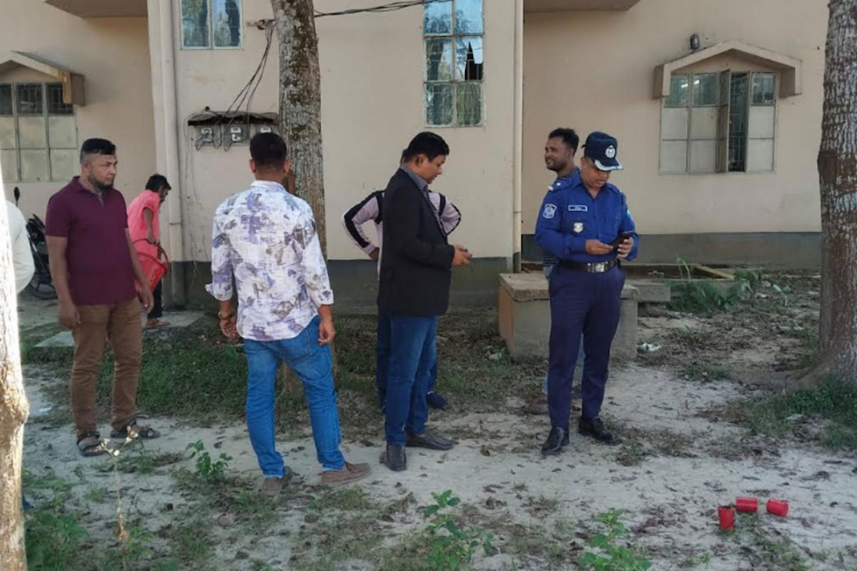 বগুড়ার গ্রামীণ ব্যাংকের শাখা থেকে ৩টি ককটেল উদ্ধার
