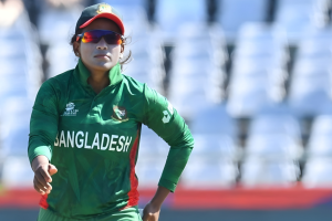 “বরিশাল নারী দলের দুর্দান্ত জয়! শিরোপা এবং সেরা খেলোয়াড়ের পুরস্কার”