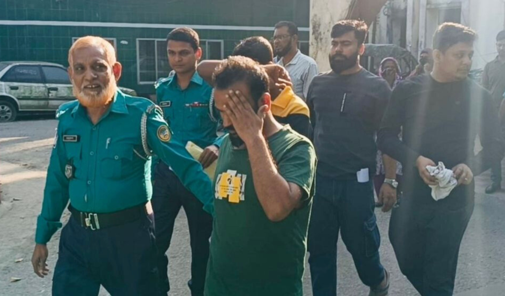 বরিশালে ছাত্রদল নেতার হামলায় তিন পুলিশ আহত 1763214001 বরিশালে ছাত্রদল নেতার হামলায় তিন পুলিশ আহত