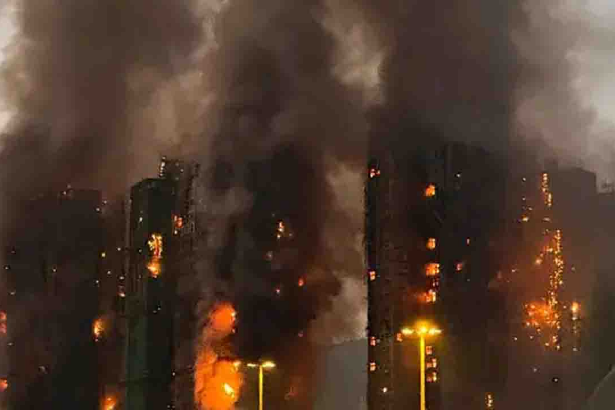 বহুতল ভবনে আগুন: নিহত ৪, গুরুতর দগ্ধ একাধিক