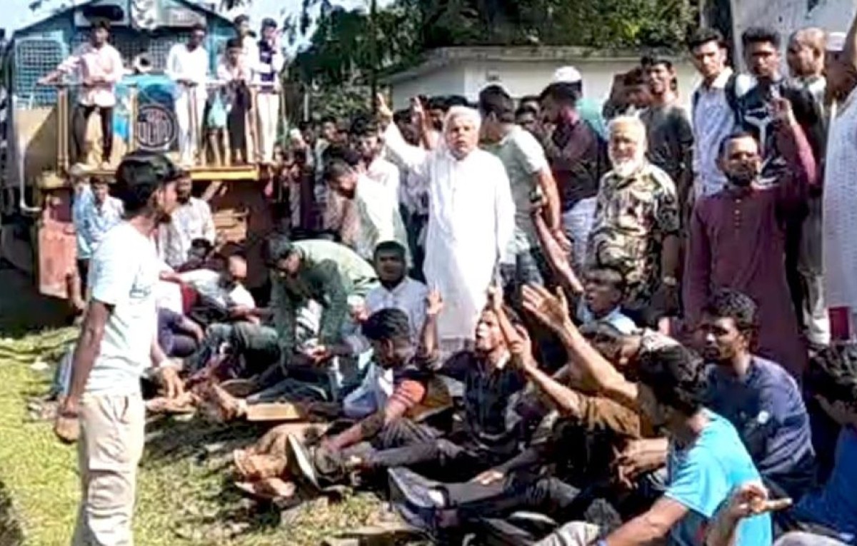 ময়মনসিংহে মনোনয়নবঞ্চিত প্রার্থীর সমর্থকেরা ট্রেন অবরোধ করে বিক্ষোভ