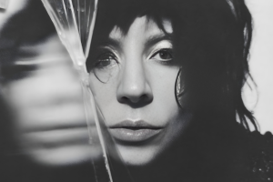 মানসিক চাপের মধ্যে ক্যারিয়ার চালিয়ে যাওয়ার গল্প শোনালেন লেডি গাগা!