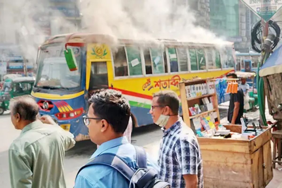 মিরপুরে শতাব্দী পরিবহনের বাসে অগ্নিসংযোগ
