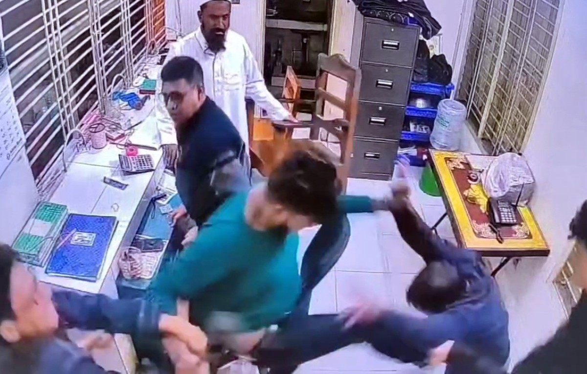 মোটরসাইকেলের টোল চাওয়ায় হামলা ও ভাঙচুর, তিনজন আহত