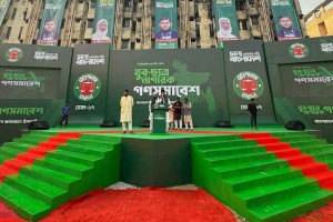 রক্তস্নাত পতাকার অবমাননা: ধৃষ্টতা ও ঔদ্ধত্যের মঞ্চ!