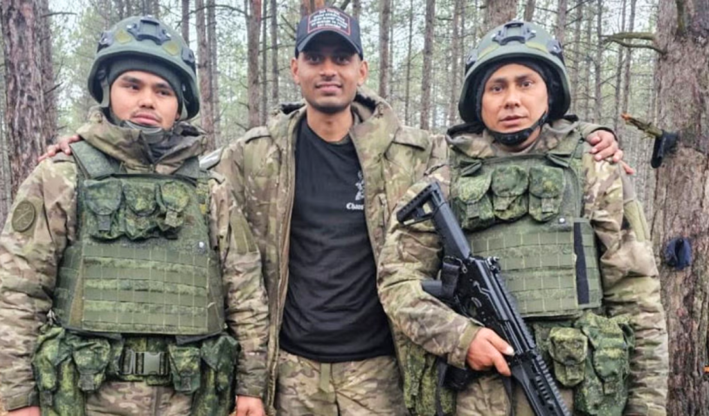 রাশিয়ায় চাকরির ফাঁদ: বৈধ ভিসাতেও বাংলাদেশিরা যুদ্ধক্ষেত্রে জড়াচ্ছে 4 রাশিয়ায় চাকরির ফাঁদ বৈধ ভিসাতেও বাংলাদেশিরা যুদ্ধক্ষেত্রে জড়াচ্ছে 1762258906 রাশিয়ায় চাকরির ফাঁদ: বৈধ ভিসাতেও বাংলাদেশিরা যুদ্ধক্ষেত্রে জড়াচ্ছে