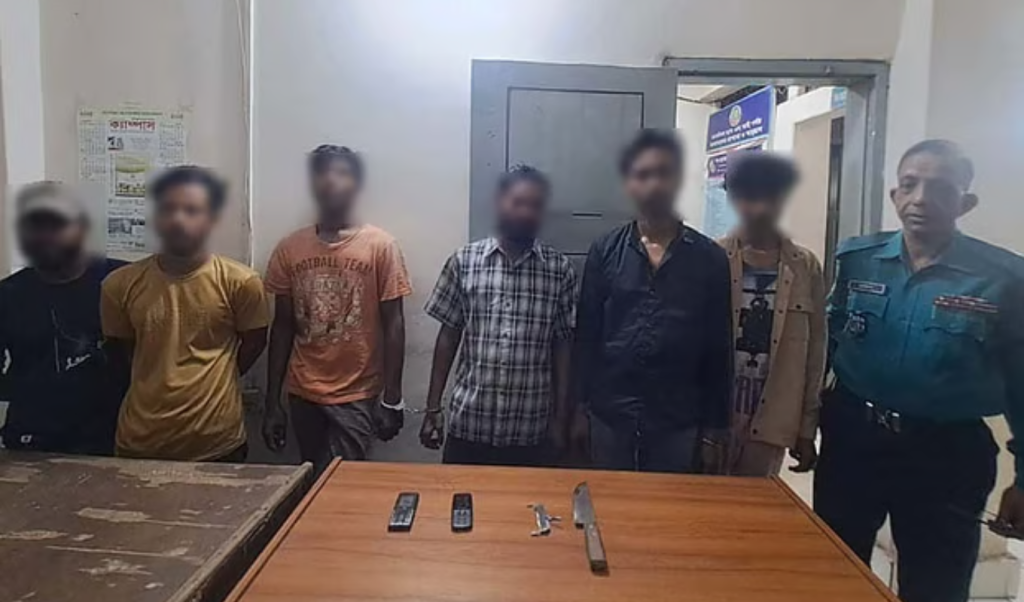 রূপনগরে ডাকাতির প্রস্তুতিকালে অস্ত্র ও প্রাইভেট কারসহ ছয়জন গ্রেপ্তার ডিএমপি 1764509128 রূপনগরে ডাকাতির প্রস্তুতিকালে অস্ত্র ও প্রাইভেট কারসহ ছয়জন গ্রেপ্তার: ডিএমপি