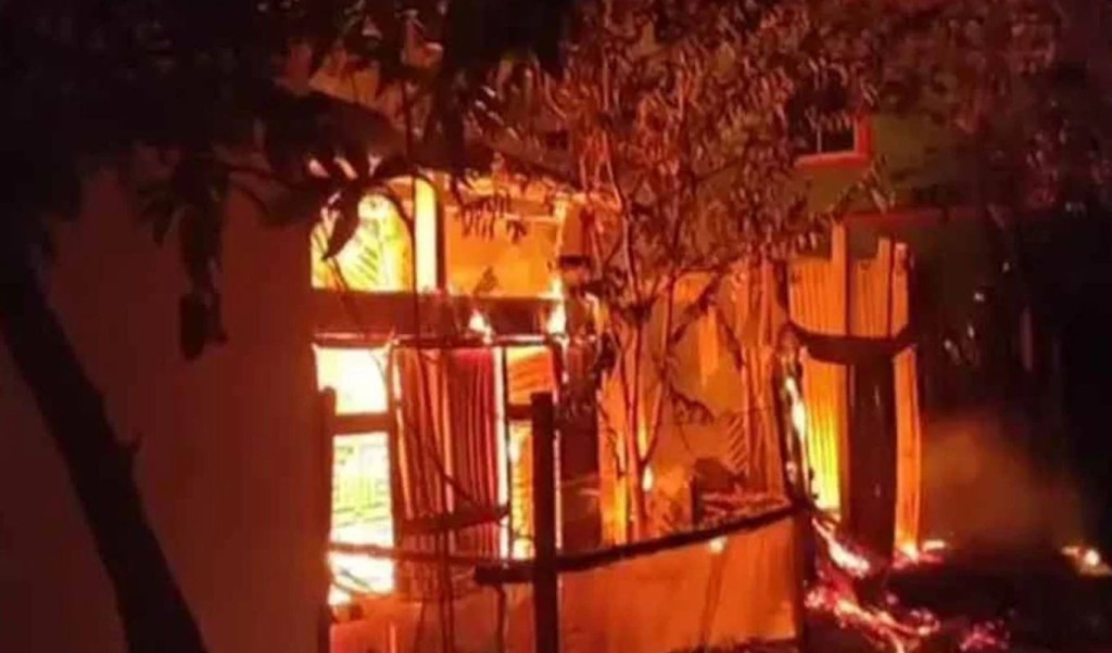লক্ষ্মীপুরে আগুনে ১৫টি দোকান ভস্মীভূত 3 লক্ষ্মীপুরে আগুনে ১৫টি দোকান ভস্মীভূত 1762489650 লক্ষ্মীপুরে আগুনে ১৫টি দোকান ভস্মীভূত