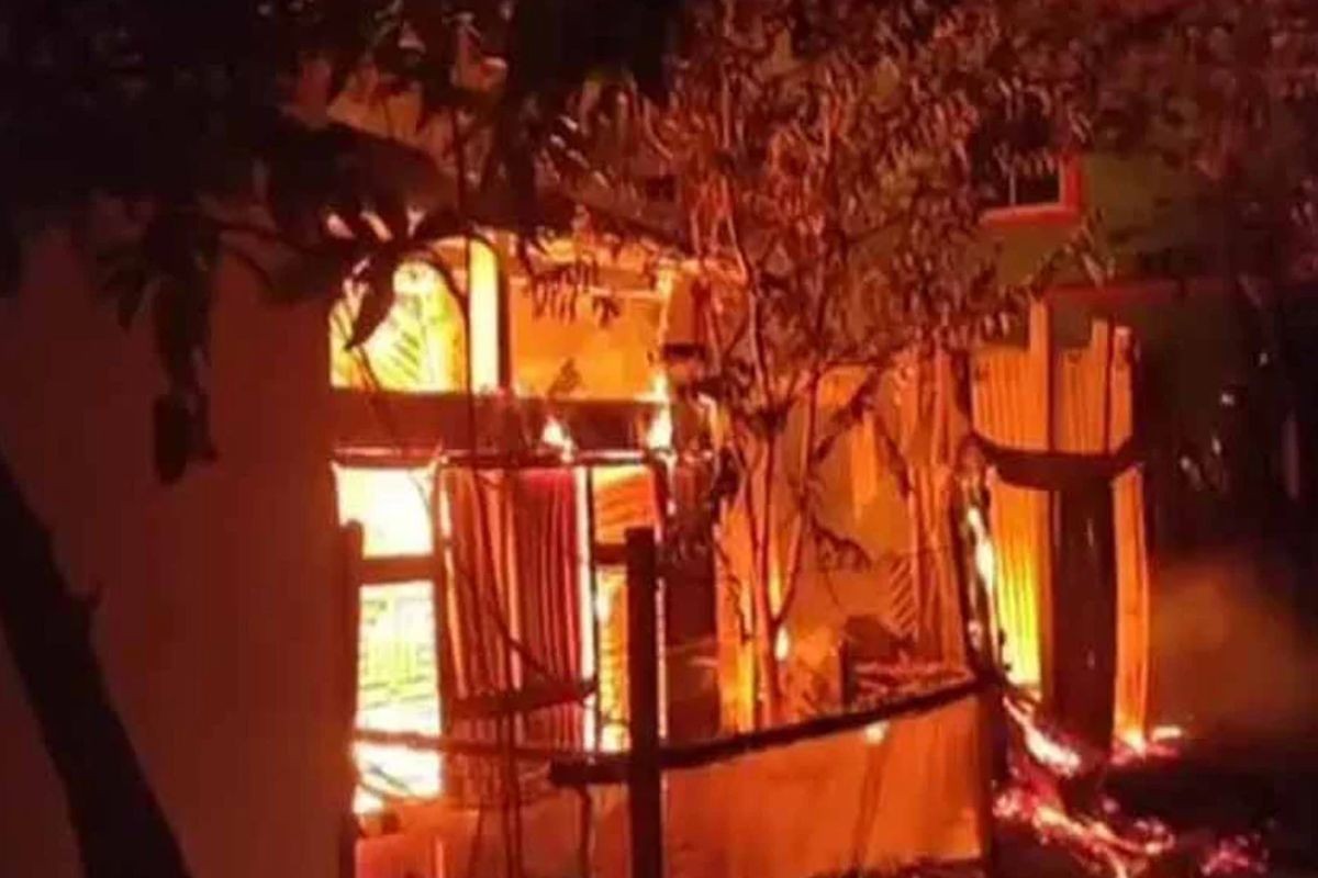 লক্ষ্মীপুরে আগুনে ১৫টি দোকান ভস্মীভূত
