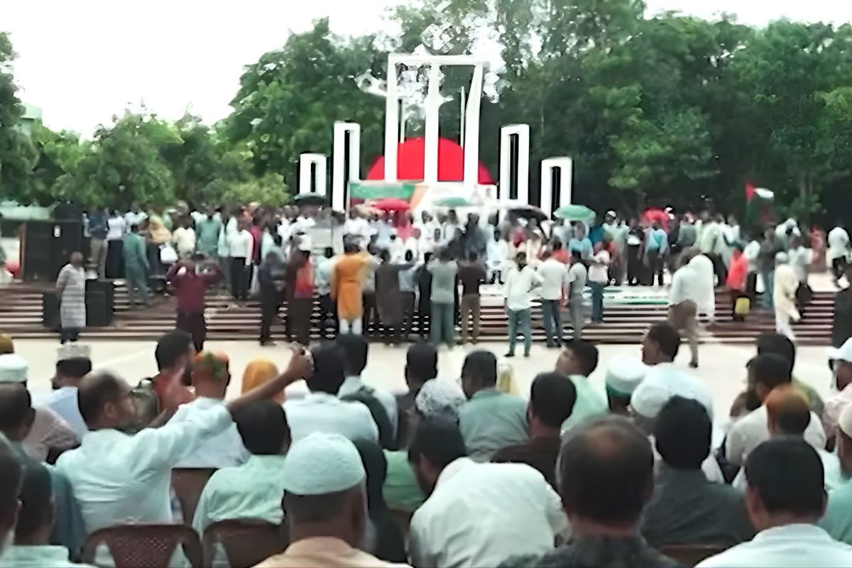 শহীদ মিনারে ফের তিন দফার দাবিতে প্রাথমিক শিক্ষকরা আন্দোলনে