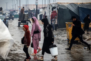 শৈত্যপ্রবাহ ও বৃষ্টিতে গাজাবাসীর দুর্ভোগ চরমে