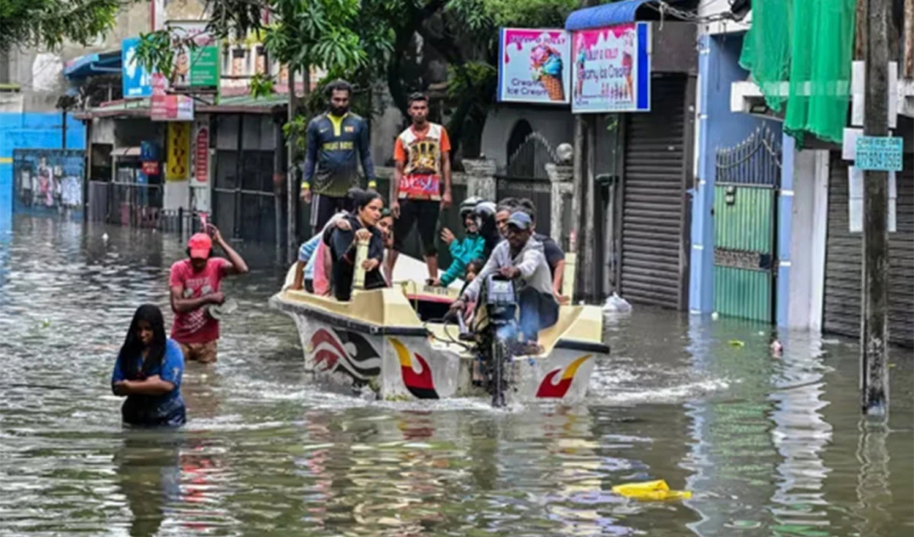 শ্রীলঙ্কায় বৃষ্টি ও বন্যার ভয়াবহ বিপর্যয়ে জরুরি অবস্থা ঘোষণা 1764426346 শ্রীলঙ্কায় বৃষ্টি ও বন্যার ভয়াবহ বিপর্যয়ে জরুরি অবস্থা ঘোষণা