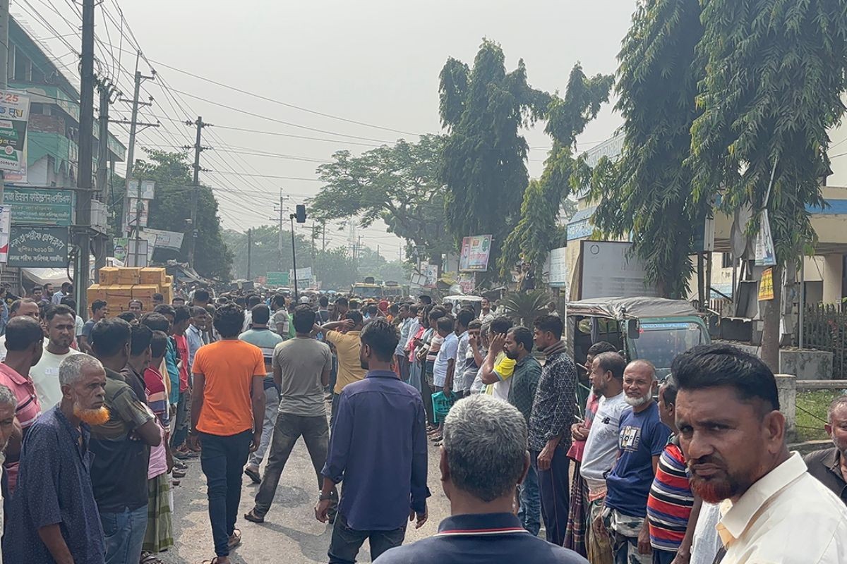 সাতক্ষীরায় মহাসড়ক অবরোধ ও বিক্ষোভ