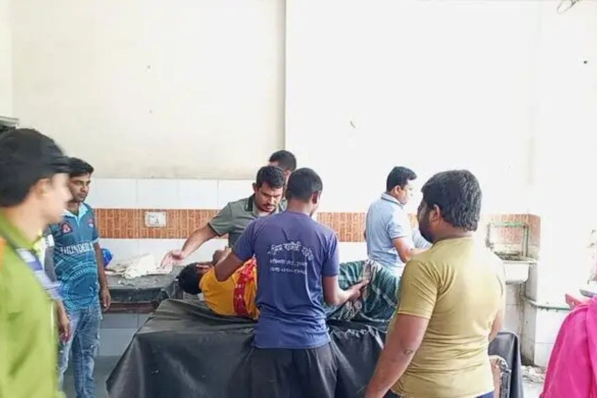 সার নেওয়া নিয়ে তর্ক, কুপিয়ে রক্তাক্ত যুবককে