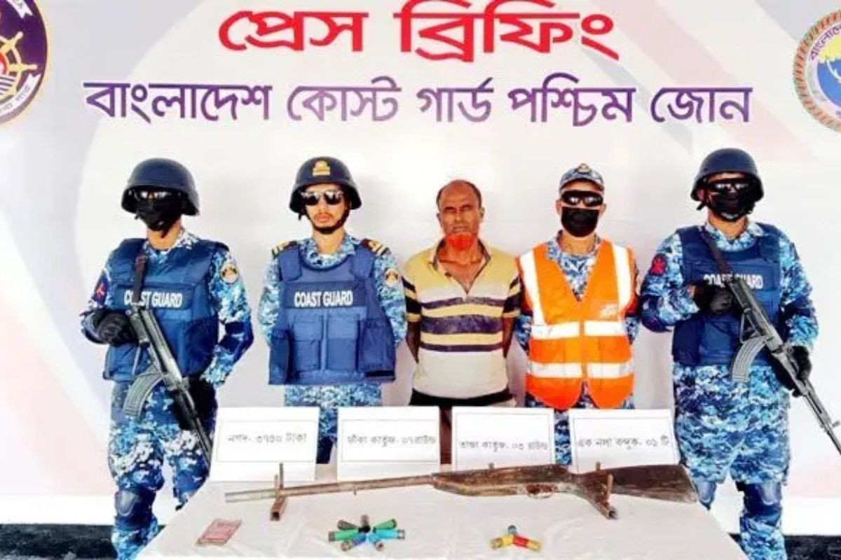 সুন্দরবনে অস্ত্রসহ ‘দুলাভাই বাহিনী’র সদস্য আটক
