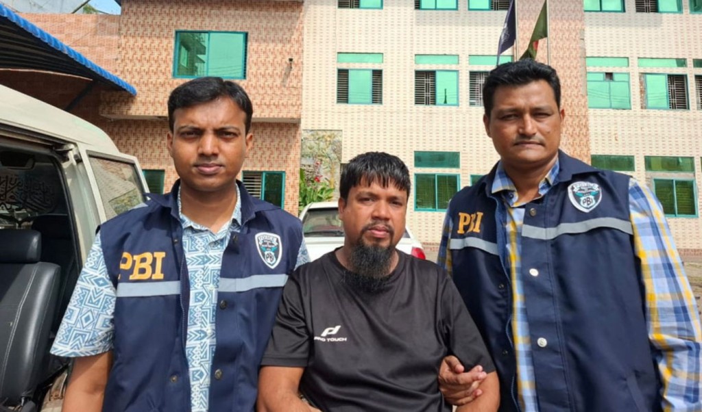 হানি ট্র্যাপে ফেলে বাবাকে খুন 3 হানি ট্র্যাপে ফেলে বাবাকে খুন 1762179480 হানি ট্র্যাপে ফেলে বাবাকে খুন