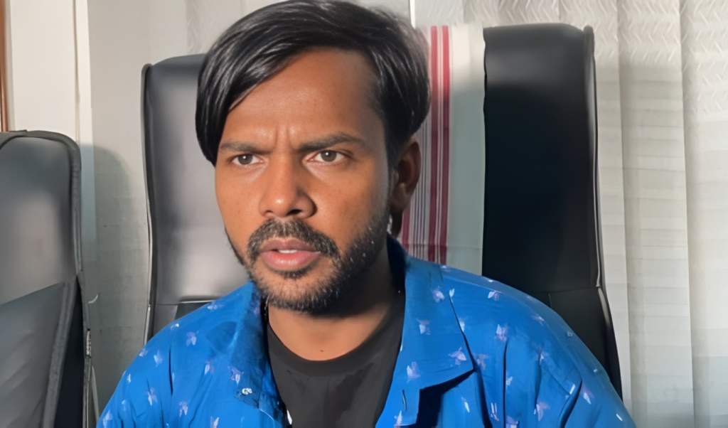 হিরো আলমের বিরুদ্ধে গ্রেপ্তারি পরোয়ানা মারধর ও চুরির অভিযোগ 1762940178 হিরো আলমের বিরুদ্ধে গ্রেপ্তারি পরোয়ানা: মারধর ও চুরির অভিযোগ