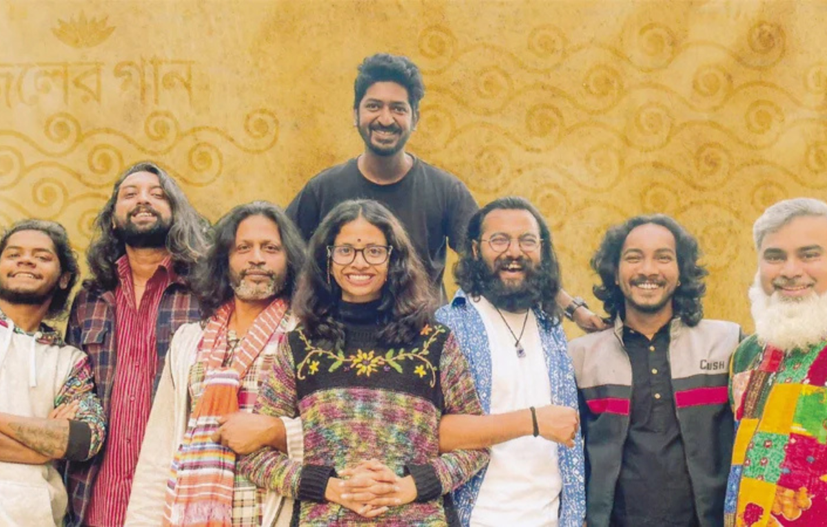 ৫০ বছরে ‘আমরা সূর্যমুখী’: মঞ্চে ‘জলের গান’