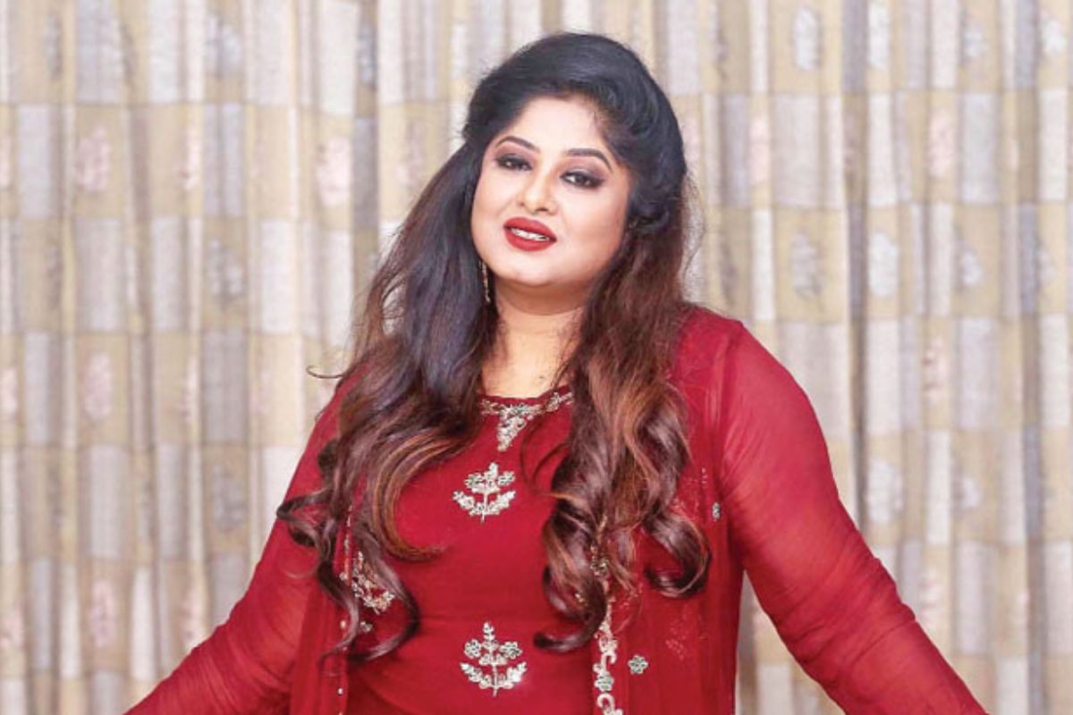 ৫২ বছরে পা রাখলেন চিত্রনায়িকা মৌসুমী