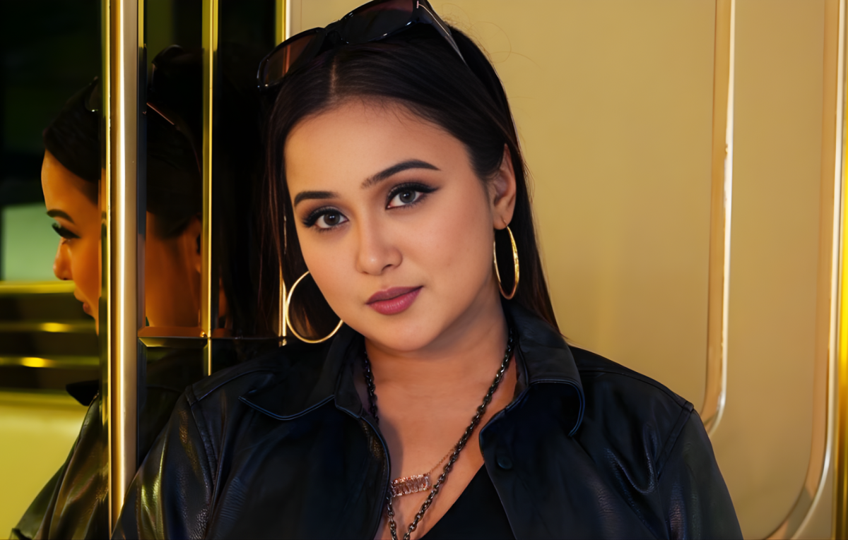 ‘মেয়েদের জীবন থেকে একটা ওড়না বেশি গুরুত্বপূর্ণ!’ – রুকাইয়া জাহান চমকের পোস্টে ভাইরাল তোলপাড়!