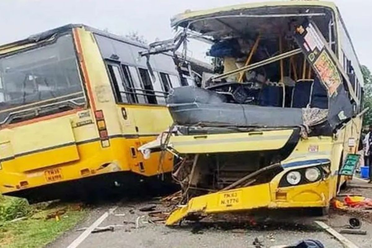 ভারতে দুই সরকারি বাসের মুখোমুখি সংঘর্ষে নিহত ১১