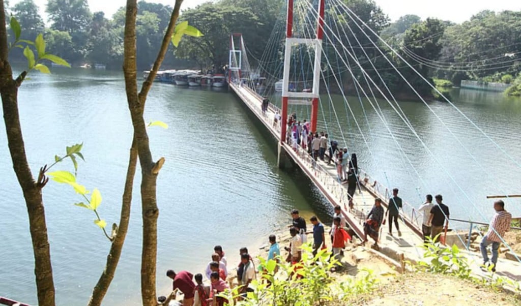 Attraction of Rangamatis Hanging Bridge Declining Fewer Tourists Visiting 1764559853 রাঙামাটির ঝুলন্ত সেতুর আকর্ষণ কমছে, পর্যটকের আগমন কমেছে
