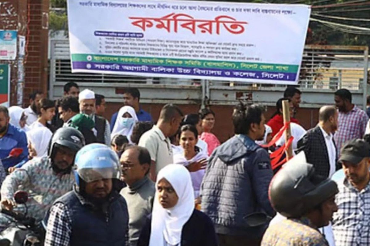 কর্মবিরতি স্থগিত করে বার্ষিক পরীক্ষায় ফিরছেন মাধ্যমিক শিক্ষকরা