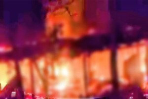 নবাবগঞ্জে আগুনে পুড়ল ১০ বাড়ি, প্রাণ গেল এক বৃদ্ধের