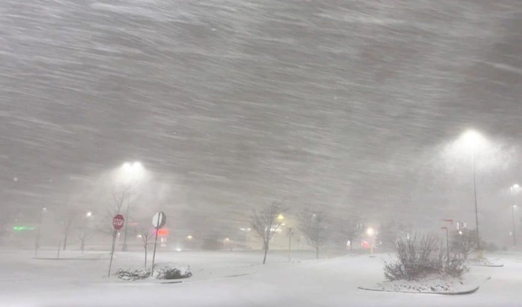 Winter Snowstorm Brings Life to a Halt Across the US 1764554460 ভয়াবহ তুষারঝড়ের আঘাতে অচল যুক্তরাষ্ট্র