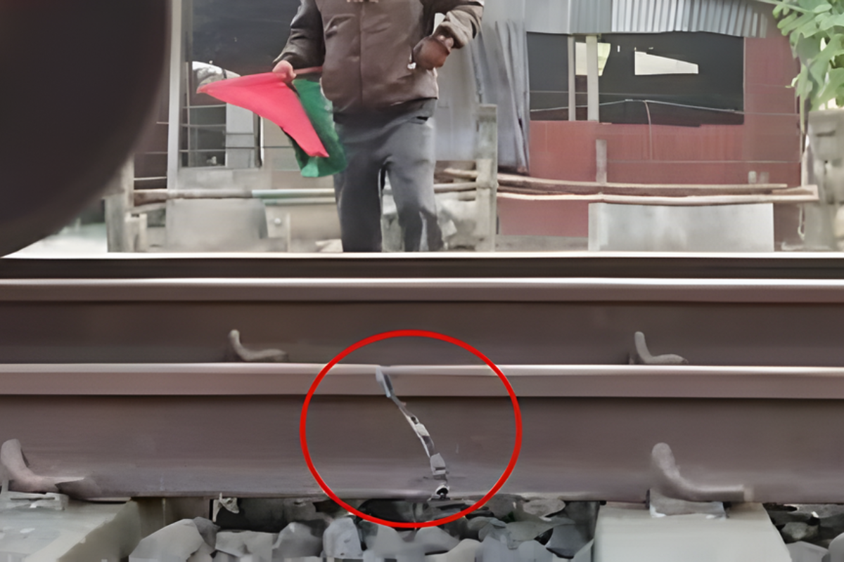 অতিরিক্ত শীতে নাটোরে রেললাইনে ফাটল
