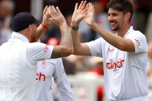 অ্যাডিলেডের স্পিন–দুর্গে ৬ ফুট ৪ ইঞ্চির পেসার টাংকে নিল ইংল্যান্ড