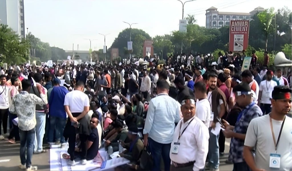 আগারগাঁওয়ে মোবাইল ব্যবসায়ীদের সড়ক অবরোধ বিশ্লেষণ ও প্রেক্ষাপট 1765089523 আগারগাঁওয়ে মোবাইল ব্যবসায়ীদের সড়ক অবরোধ: বিশ্লেষণ ও প্রেক্ষাপট