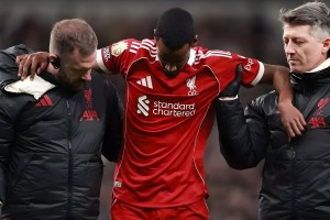 ইসাকের হ্যাটট্রিক মুহূর্ত: জেতালেন, ছেড়ে মাঠ ছাড়লেন