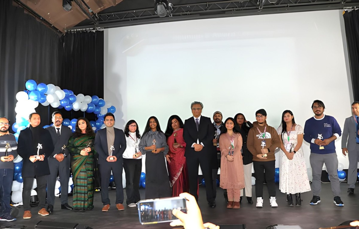 একসাথে ৩০ বাংলাদেশিকে সম্মাননা—প্যারিসে জমকালো আয়োজন