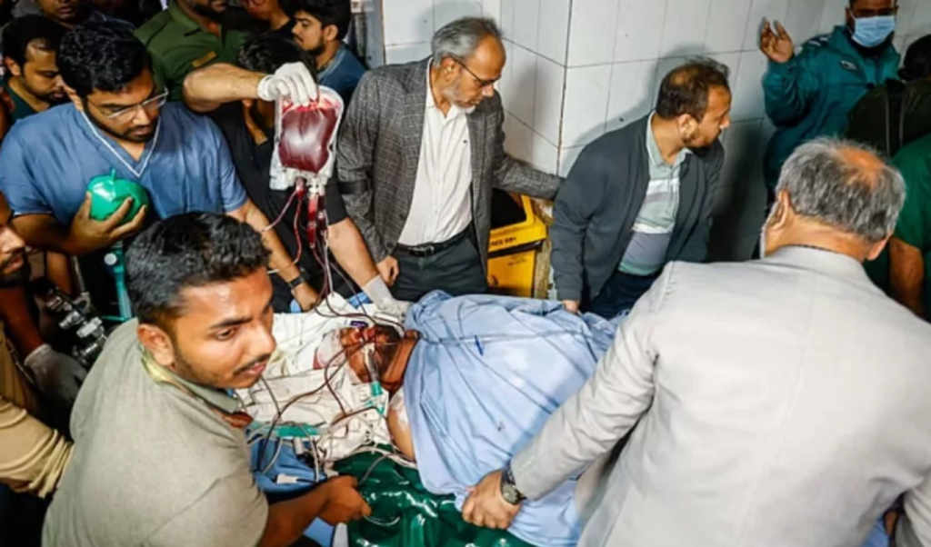 ওসমান হাদির অস্ত্রোপচার শেষ নেয়া হচ্ছে এভারকেয়ারে 1765547537 ওসমান হাদির অস্ত্রোপচার শেষ, নেয়া হচ্ছে এভারকেয়ারে