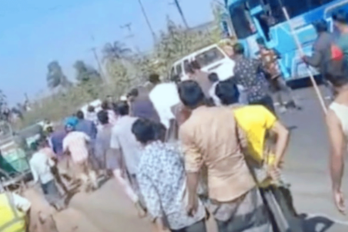 কর্ণফুলীতে ট্রাফিক পুলিশের ওপর অটোরিকশা হামলা