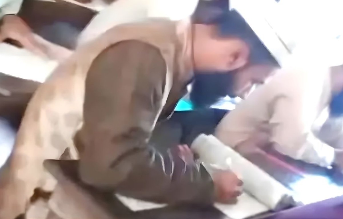 কুমিল্লা পিপুলিয়া মাদরাসায় বই খুলে পরীক্ষা