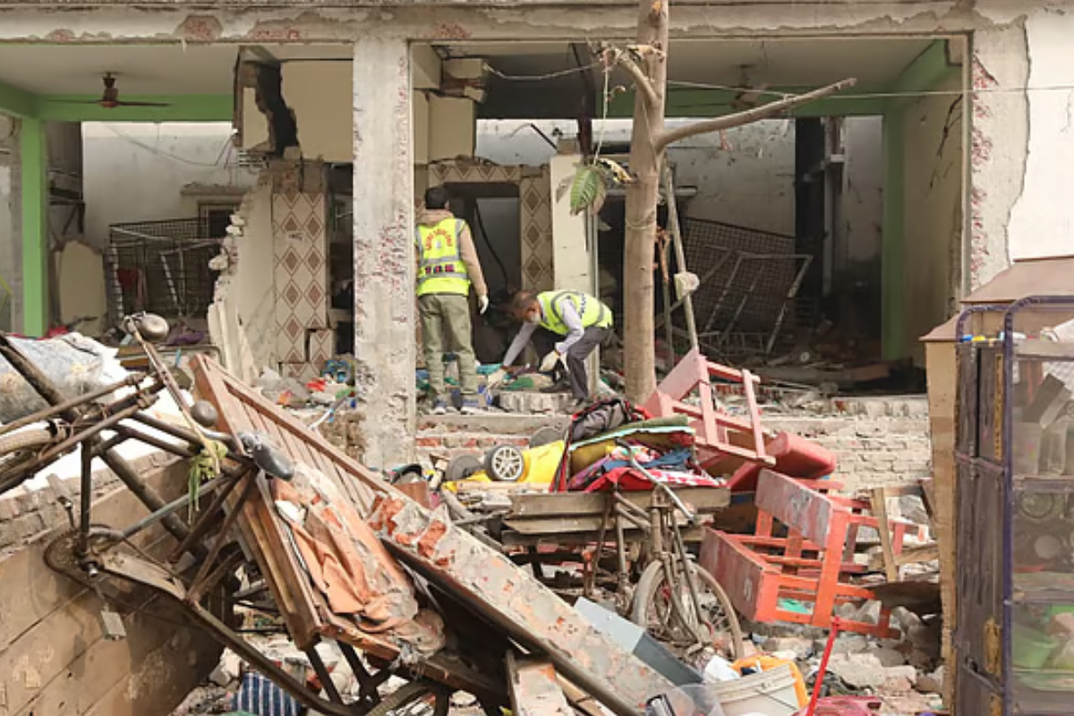 কেরানীগঞ্জে ভয়াবহ বিস্ফোরণ: মাদ্রাসার দুটি কক্ষ ধ্বংস, বোমা তৈরির সরঞ্জাম উদ্ধার