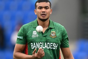 খরুচে বোলিংয়ে তাসকিন, হারল শারজাহ