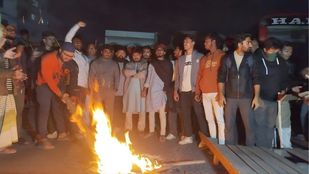 গাজীপুরে হাদির মৃত্যু প্রতিবাদে ঢাকা–ময়মনসিংহ অবরোধ 1766104188 গাজীপুরে হাদির মৃত্যু প্রতিবাদে ঢাকা–ময়মনসিংহ অবরোধ